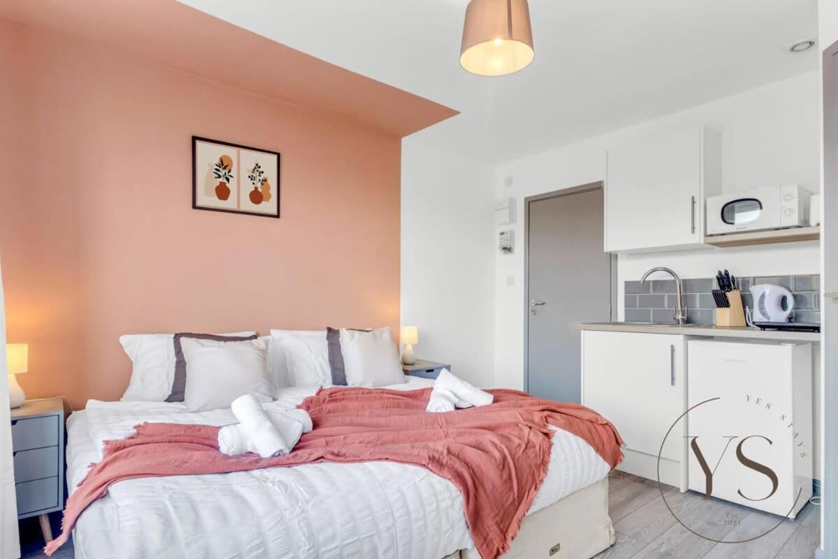 Sienna Longton Studio 2D - Wi-Fi, Alton Towers, Netflix Stoke-on-Trent Esterno foto