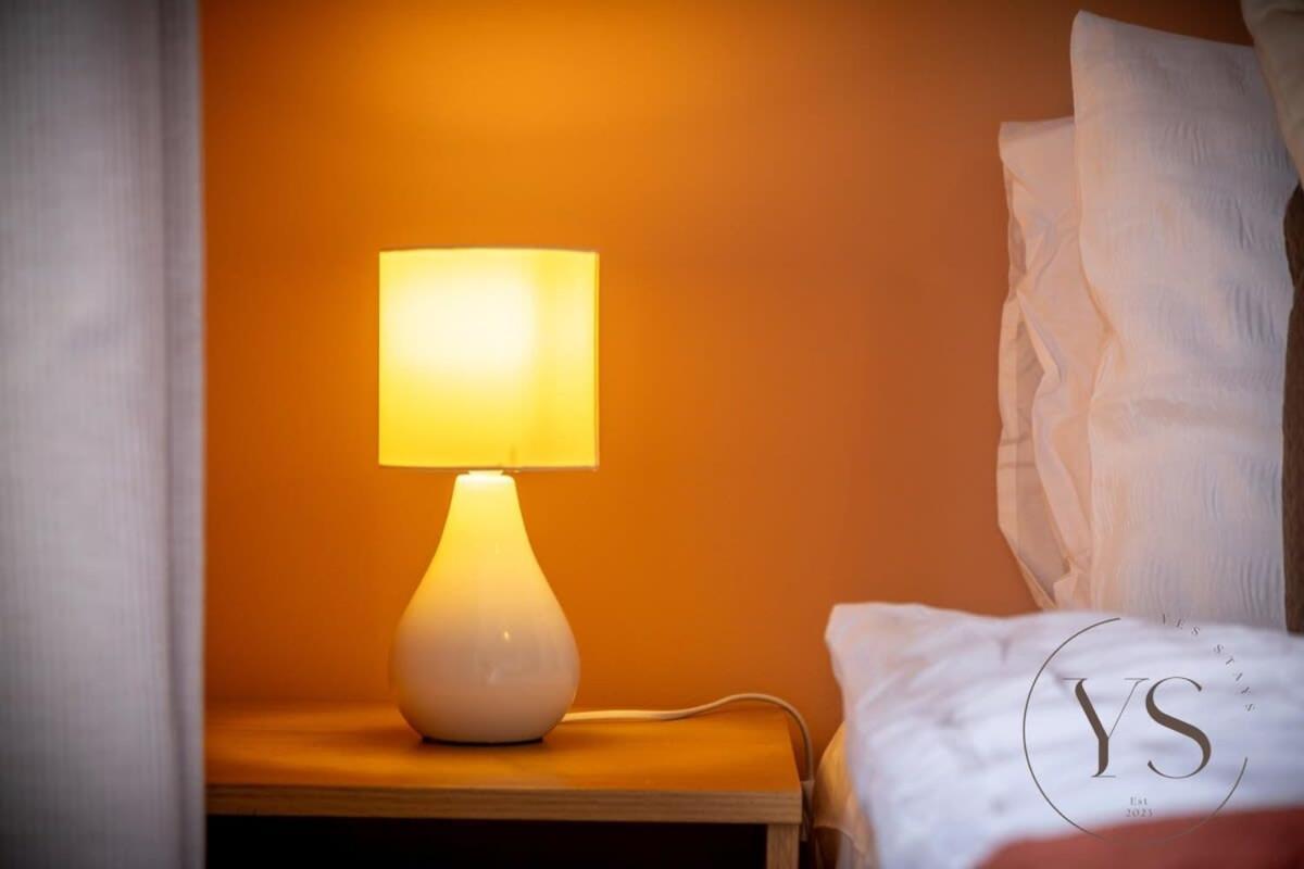 Sienna Longton Studio 2D - Wi-Fi, Alton Towers, Netflix Stoke-on-Trent Esterno foto