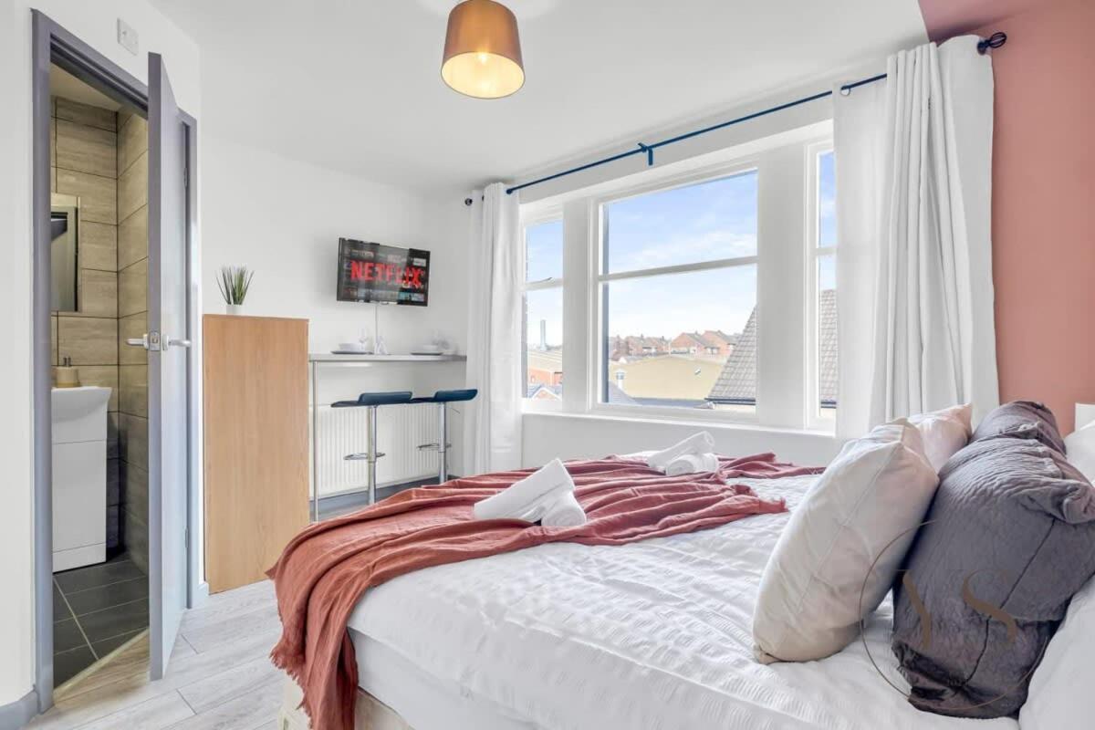 Sienna Longton Studio 2D - Wi-Fi, Alton Towers, Netflix Stoke-on-Trent Esterno foto