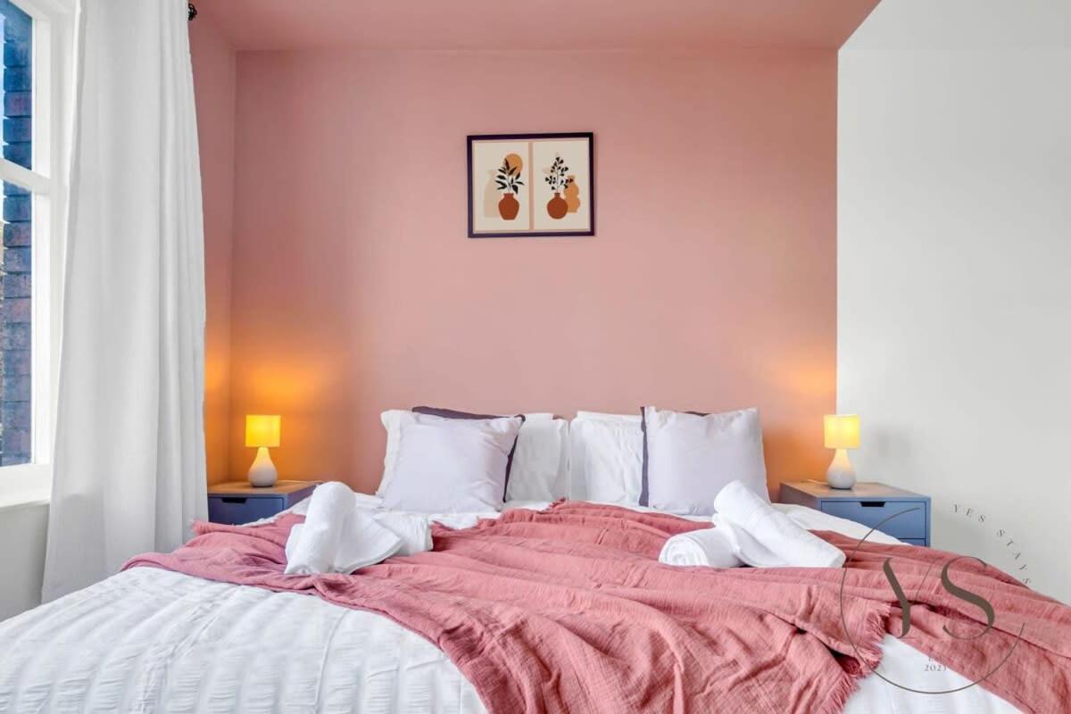 Sienna Longton Studio 2D - Wi-Fi, Alton Towers, Netflix Stoke-on-Trent Esterno foto