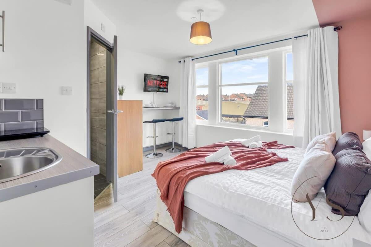 Sienna Longton Studio 2D - Wi-Fi, Alton Towers, Netflix Stoke-on-Trent Esterno foto