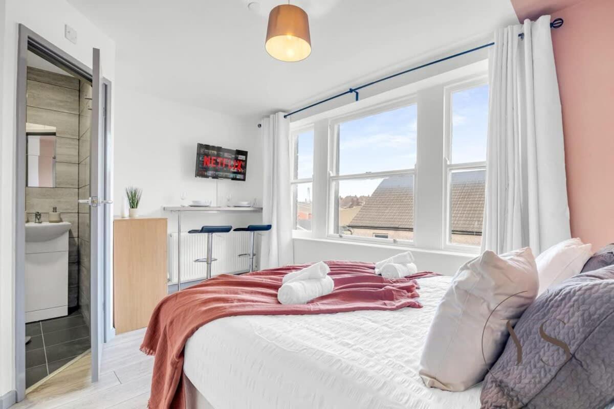 Sienna Longton Studio 2D - Wi-Fi, Alton Towers, Netflix Stoke-on-Trent Esterno foto