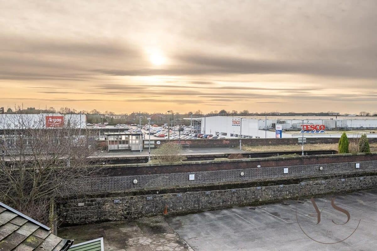Sienna Longton Studio 2D - Wi-Fi, Alton Towers, Netflix Stoke-on-Trent Esterno foto